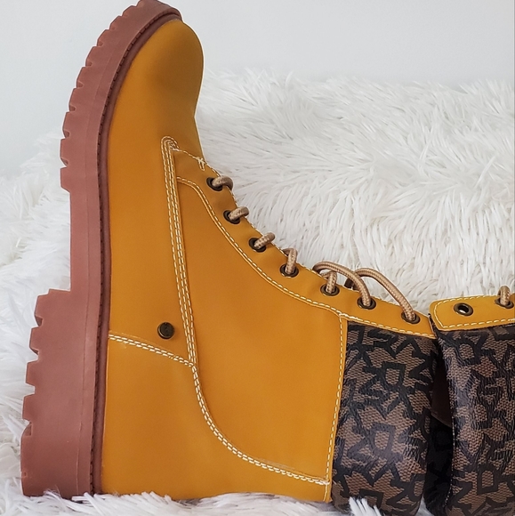 DKNY Men's Ankle Tan Boots Lace Up Style With Logo Size 8.5 - Picture 7 of 14